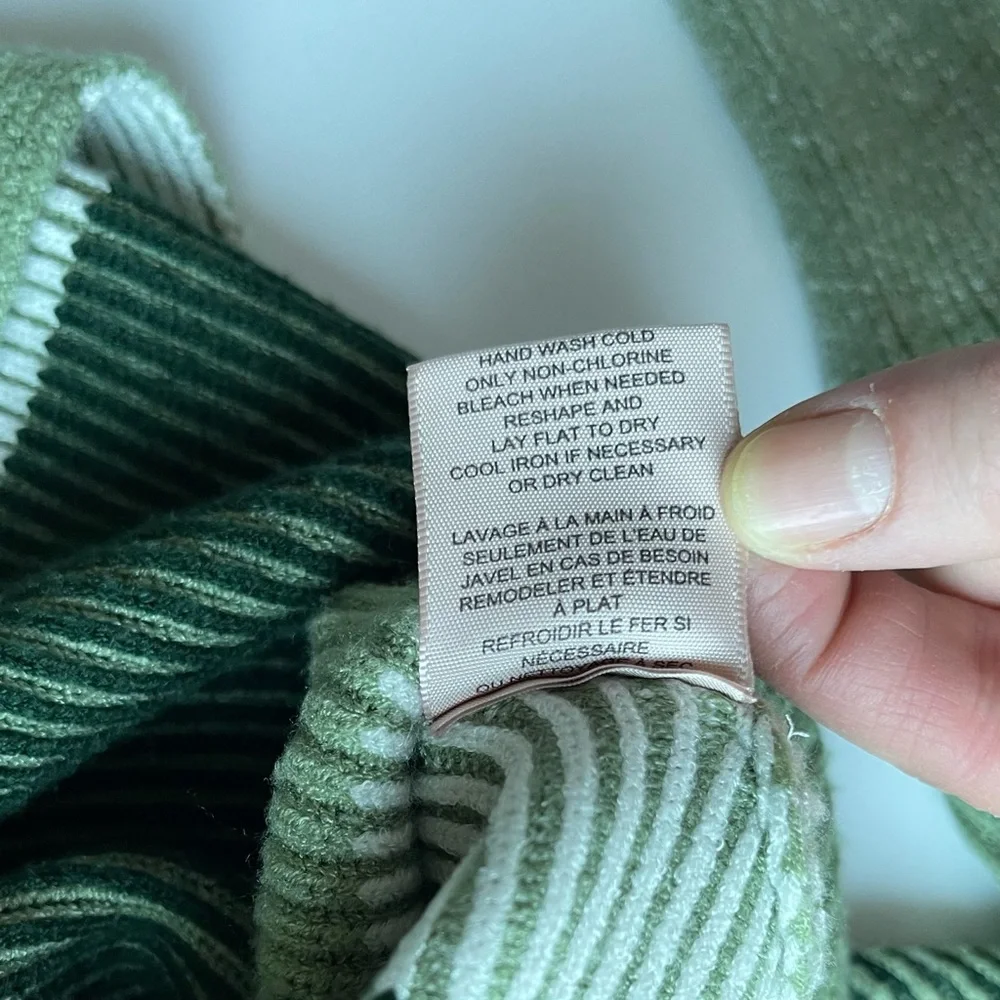 Philosophy Cropped Sweater - Republic Clothing - Size Medium - Picture 12 of 12